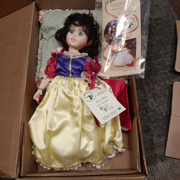 Vintage Snow White Robin Woods Vinyl Doll Snow Collectible Keepsake Decor 14 in - Picture 4 of 8